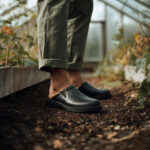 Sabot en cuir de couleur noir modèle DOUMA