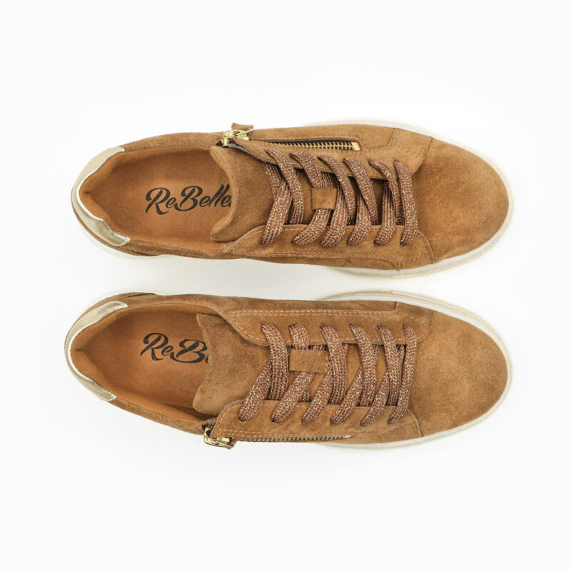 DOLORES, des sneakers femme tendance en cuir velours couleur cognac de la collection REBELLES chez ARIMA, vue de dessus