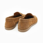 DUNA, un mocassin femme cuir très souple de couleur velours cognac de la collection REBELLES chez ARIMA, vue trois quarts arrière