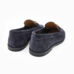 DUNA, une paire de mocassins cuir souple femme de couleur marine, de la collection REBELLES chez ARIMA, vue trois quarts arrière