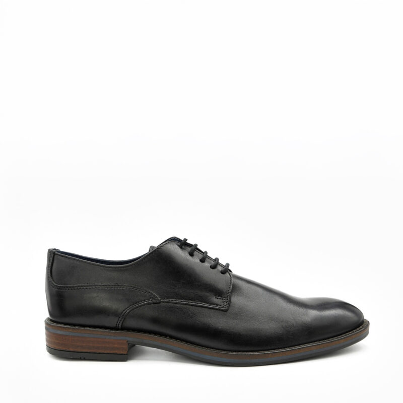 EDWIN, des chaussures habillées pour homme en cuir noir