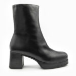 LIMPICA, des bottines à plateformes en cuir de couleur noir de la collection REBELLES chez ARIMA, vue de profil