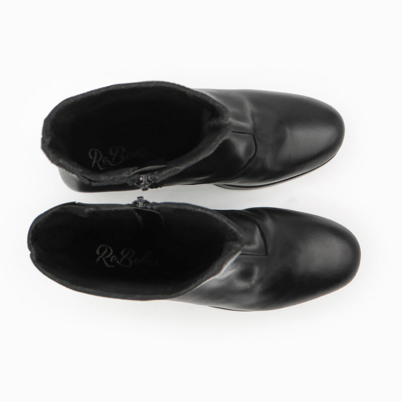 LIMPICA, des bottines à plateformes en cuir de couleur noir de la collection REBELLES chez ARIMA, vue de dessus