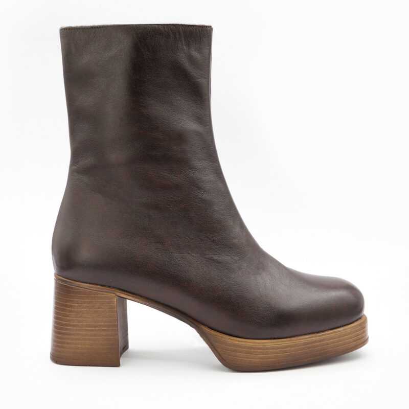 LIMPICA, des bottines plateforme femme en cuir marron de la collection REBELLES chez ARIMA, vue de profil