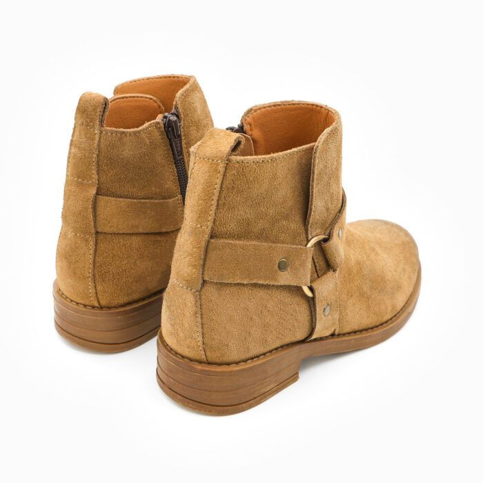LOFT, des boots daim beige femme de la collection REBELLES chez ARIMA, vue trois quarts arrière