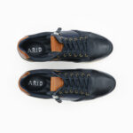 RUSS, des Sneakers basses homme en cuir couleur marine, vue de dessus, de la collection ARID
