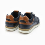 RUSS, des Sneakers basses homme en cuir couleur marine, vue de 3/4 arrière, de la collection ARID