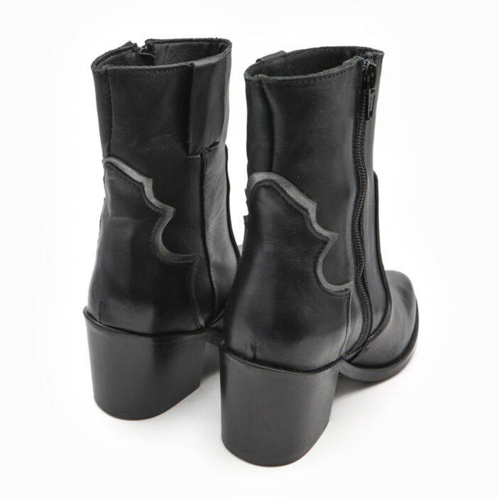 Santiag pour femme en cuir noir de la collection REBELLES chez ARIMA, vue de trois quarts arrière