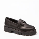 ZELIE, des mocassins femme plateforme à semelle crantée de couleur noir de la collection REBELLES de chez ARIMA, vue de trois quart avant