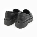 ZELIE, des mocassins femme plateforme à semelle crantée de couleur noir de la collection REBELLES de chez ARIMA, vue de trois quart arrière