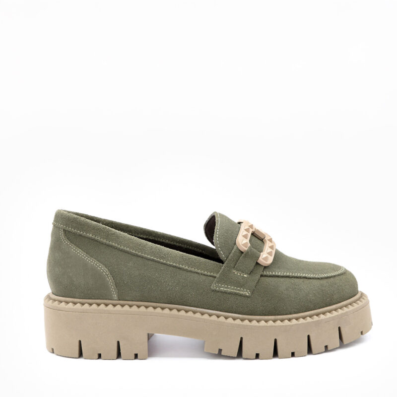 ZELIE, des mocassins plateformes à semelle crantée de couleur kaki de la collection REBELLES chez ARIMA