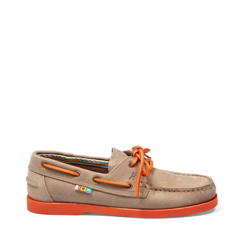 Chaussures bateau en cuir beige et orange