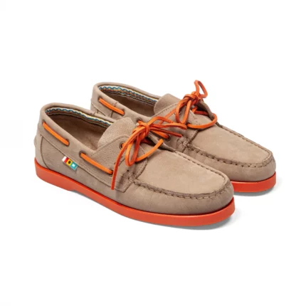 Chaussures bateau en cuir beige et orange
