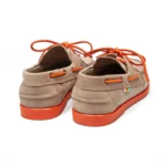 Chaussures bateau en cuir beige et orange