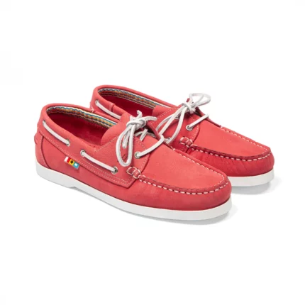 Chaussures bateau en cuir de couleur rouge