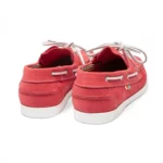 Chaussures bateau en cuir de couleur rouge