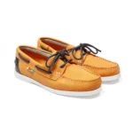 Chaussures bateau en cuir de couleur safran et marine