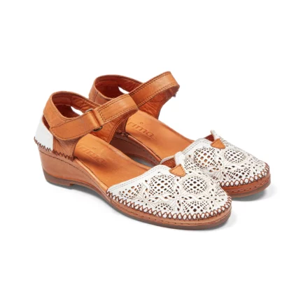 Sandales confort femme cuir couleur blanc et cognac vue de 3-4 avant