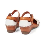 Sandales confort femme cuir couleur blanc et cognac vue de 3-4 arrière