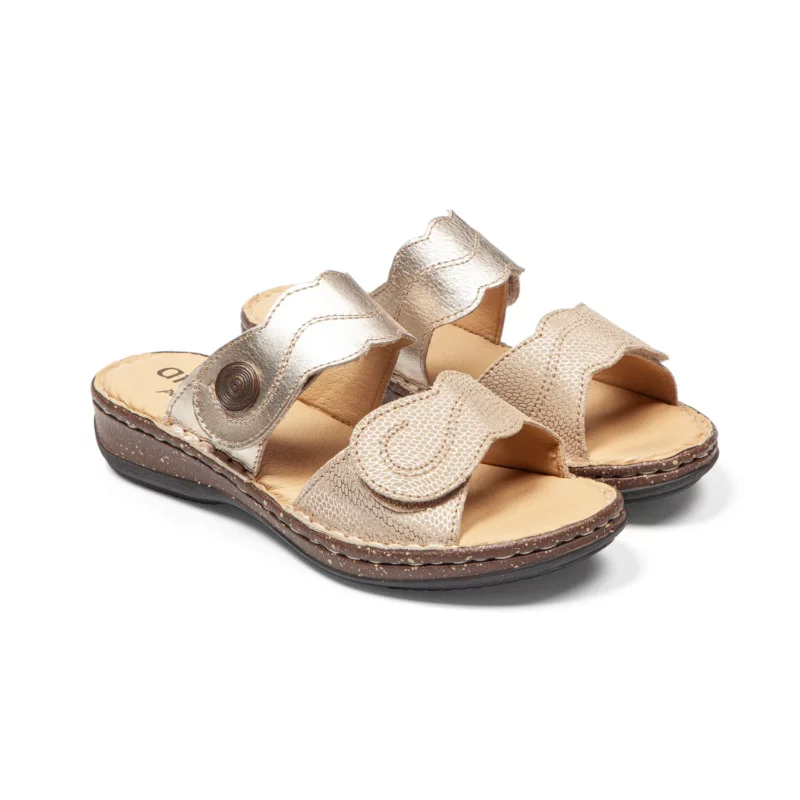 Mules à double brides pour femme en cuir couleur champagne vue de 3-4 avant