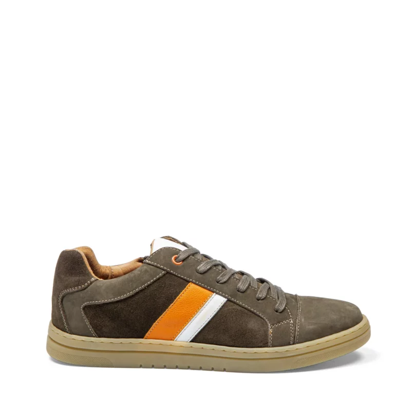 Sneakers homme tendance cuir kaki vue de profil
