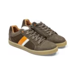 Sneakers homme tendance cuir kaki vue de 3-4 avant