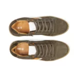 Sneakers homme tendance cuir kaki vue de dessus