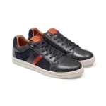 Sneakers homme tendance cuir marine vue de 3-4 avant