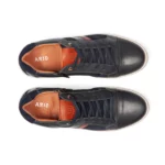 Sneakers homme tendance cuir marine vue de dessus