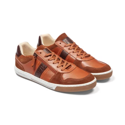 Sneakers homme en cuir couleur cognac vue de 3-4 avant