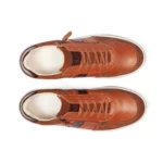 Sneakers homme en cuir couleur cognac vue de dessus