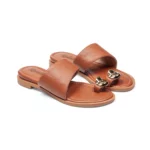 Mules plates pour femme vue de 3-4 avant couleur cognac