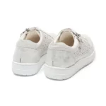 Baskets confort femme en cuir blanc argente vue de 3-4 arrière