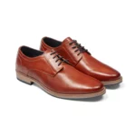 Derbies en cuir cognac pour homme vue de 3-4 avant