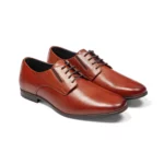 Derbies en cuir cognac pour homme vue de 3-4 avant