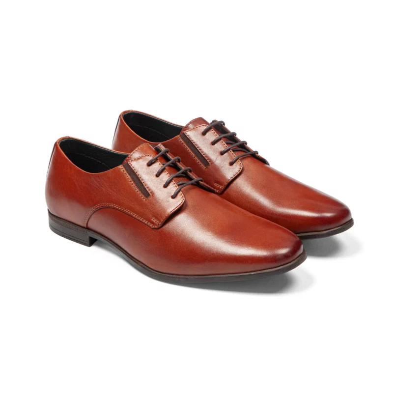 Derbies en cuir cognac pour homme vue de 3-4 avant