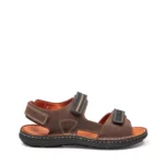 Sandales confort pour homme en cuir couleur marron et jean vue de profil