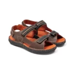 Sandales confort pour homme en cuir couleur marron et jean vue de 3-4 avant