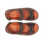 Sandales confort pour homme en cuir couleur marron et jean vue de dessus