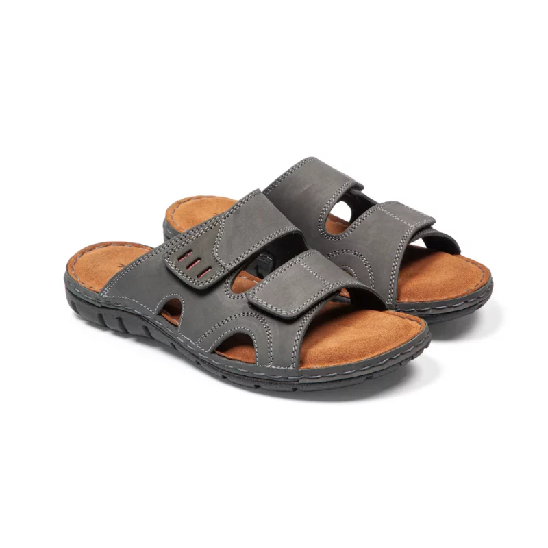 Mules à double brides confortables pour homme en cuir couleur jean et rouge. Vue de 3-4 avant