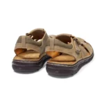Sandales confort homme cuir couleur beige kaki vue de 3-4 arrière