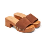 Mules à talons pour femme en cuir couleur chocolat vue de 3-4 avant