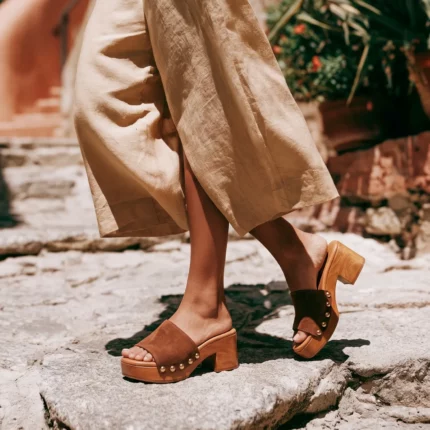 Mules à talons en cuir couleur chocolat