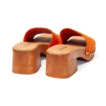 Mules à talons pour femme en cuir couleur orange vue de 3-4 arrière