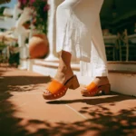 Mules à talons en cuir couleur orange