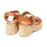 Sandales à talons en cuir couleur cognac vue de 3-4 arrière